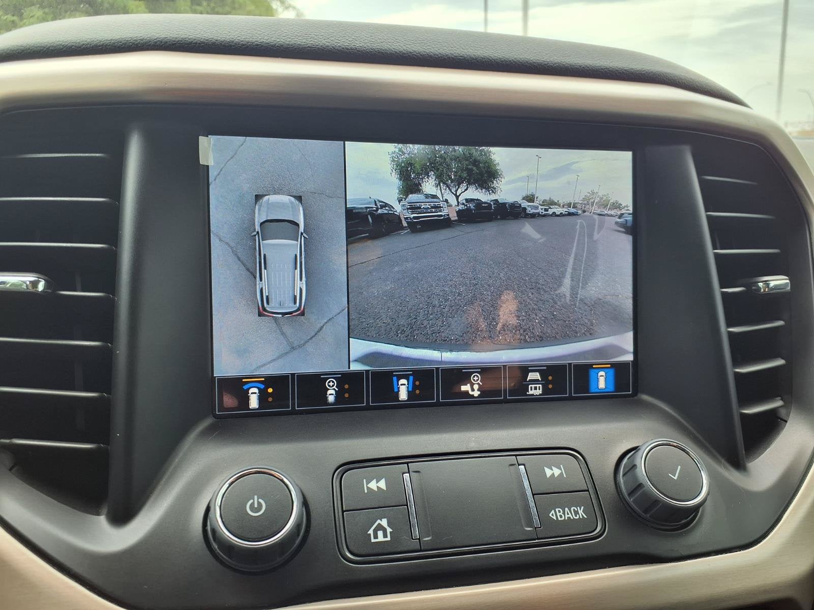 2023 GMC Acadia Denali