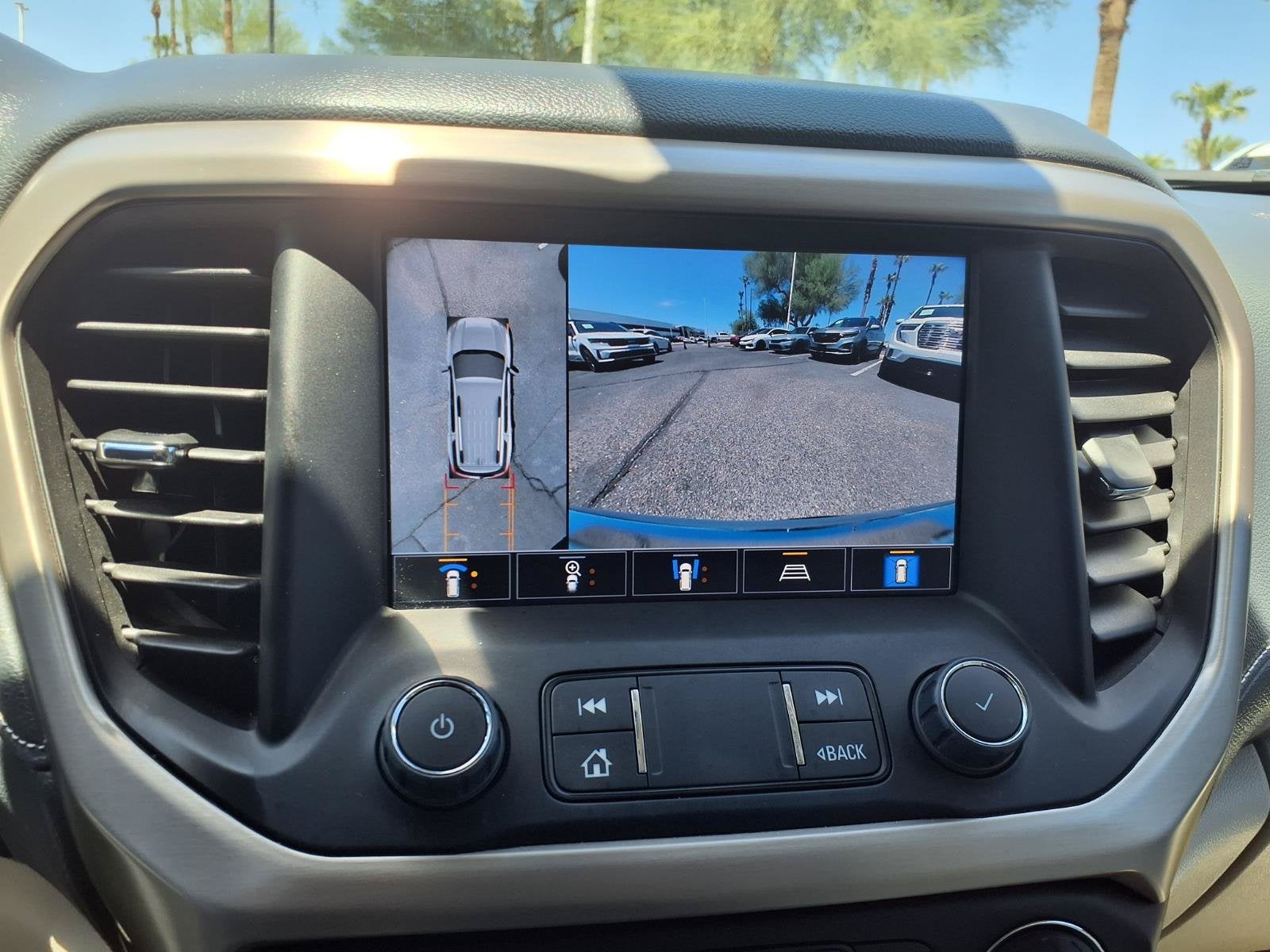 2023 GMC Acadia Denali