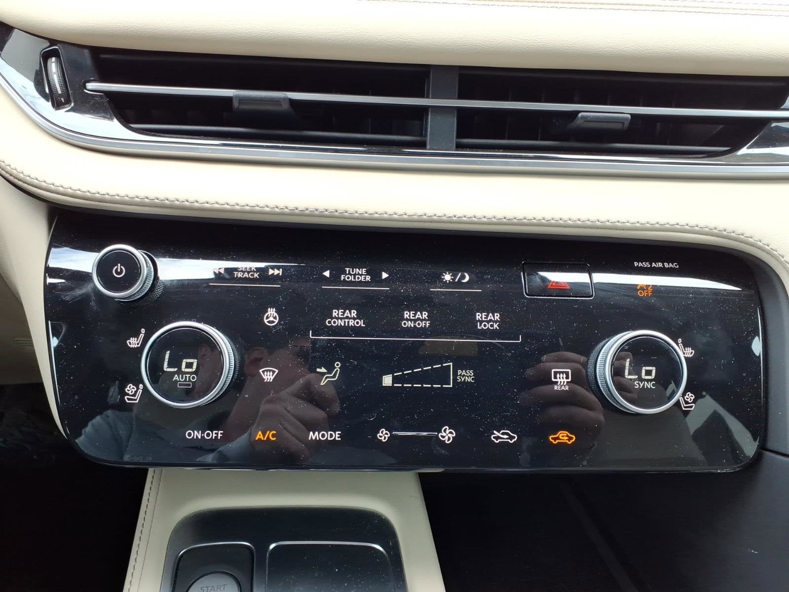 2025 INFINITI QX60 LUXE