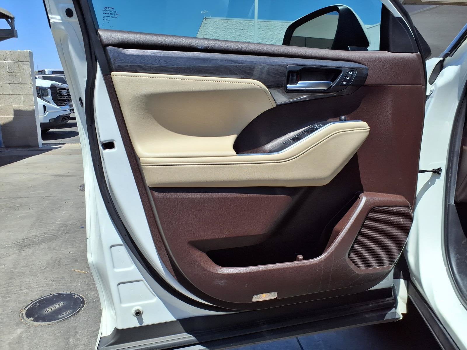 2021 Toyota Highlander Hybrid Platinum