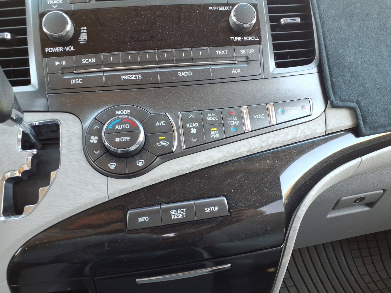 2013 Toyota Sienna LE AAS