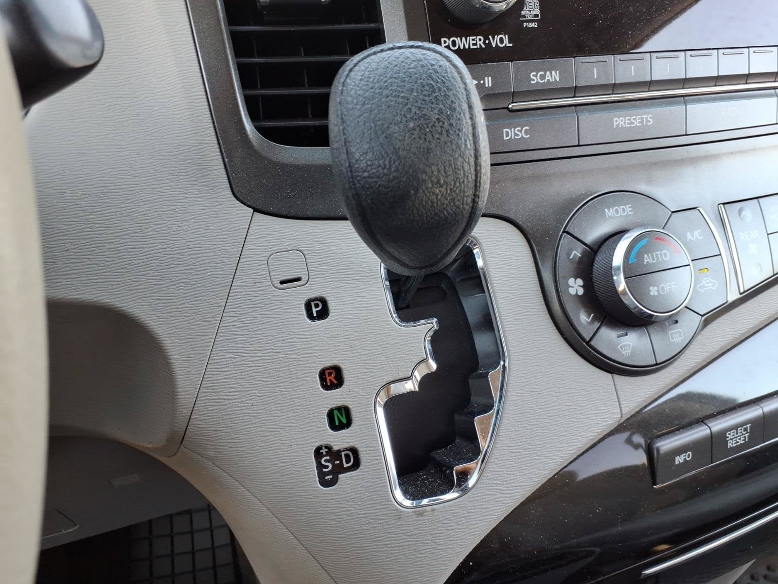 2013 Toyota Sienna LE AAS