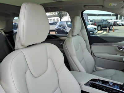 2025 Volvo XC90 Plug-In Hybrid Plus