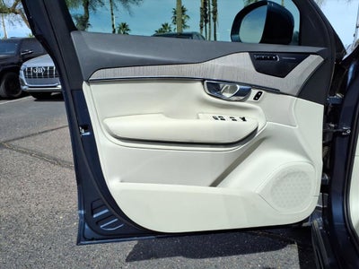 2025 Volvo XC90 Plug-In Hybrid Plus