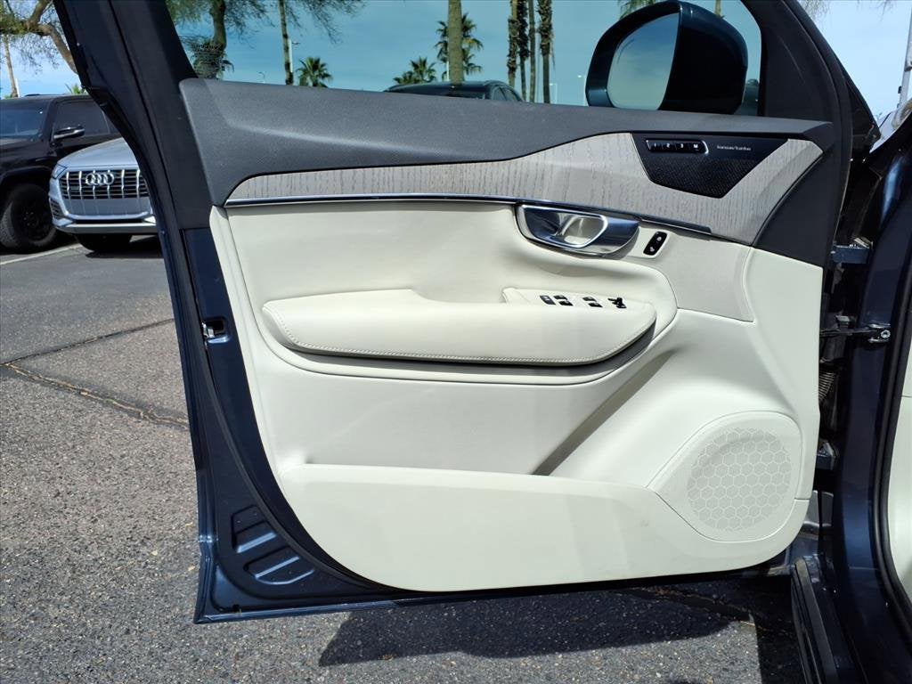 2025 Volvo XC90 Plug-In Hybrid Plus