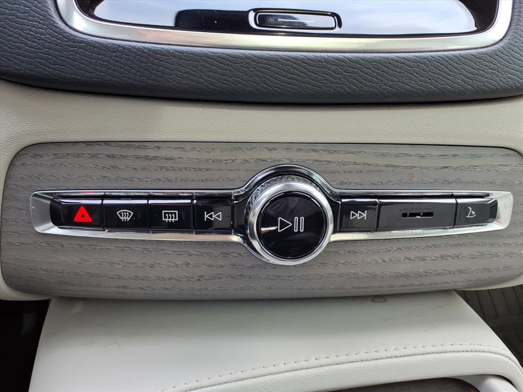 2025 Volvo XC90 Plug-In Hybrid Plus